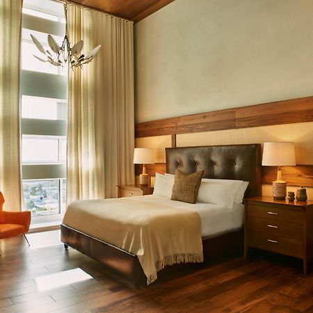 Nautilus Sonesta Μαϊάμι Μπιτς Εξωτερικό φωτογραφία A bedroom at the Four Seasons Hotel
