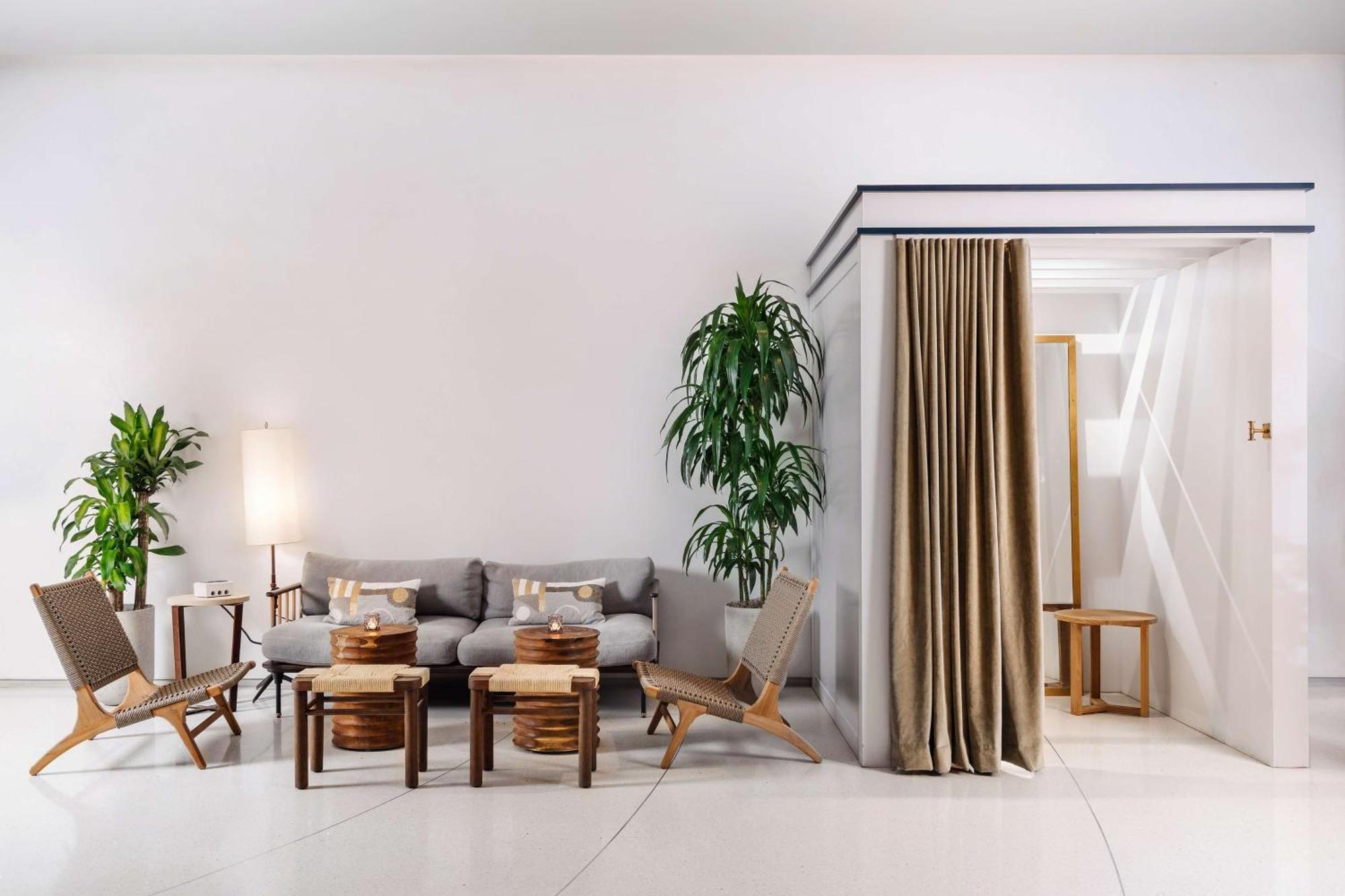 Nautilus Sonesta Μαϊάμι Μπιτς Εξωτερικό φωτογραφία A curtain used as a room divider